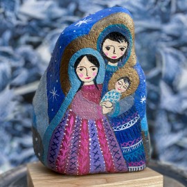Maryjka z Świętą Rodziną malowana na kamieniu